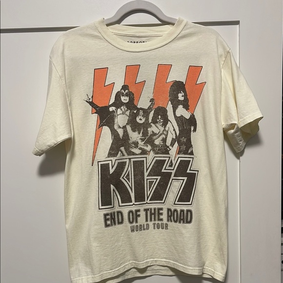 KISS End Of The World Tour 2024 Catalog - Picture 1 of 4